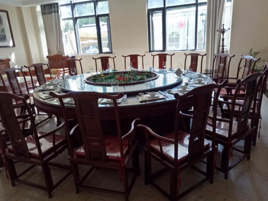 濟(jì)南飯店設(shè)備：各種灶臺回收，廚具，餐廳桌椅回收，快餐車，糕點(diǎn)設(shè)備等